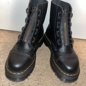 Dr. Martens Sinclair women’s 10 NWOT